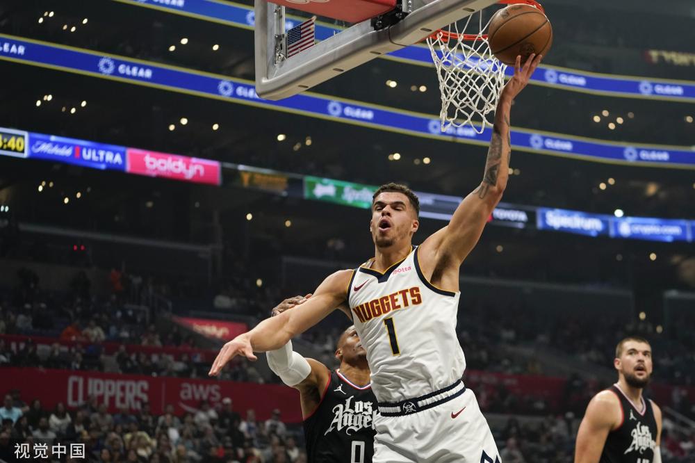 每个人都应 每个人都应